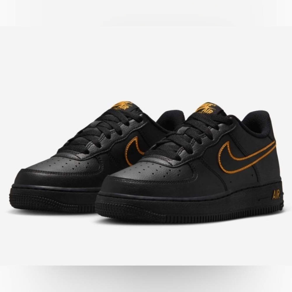 Nike Air Force One Low / New In Box/ Womans Sz 8/ 6.5Youth / Black/ Sundial